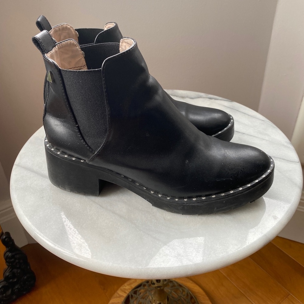 Nacarada Studded Chelsea boots